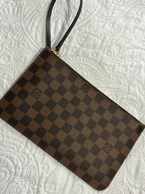 Louis Vuitton Neverfull MM Pouch